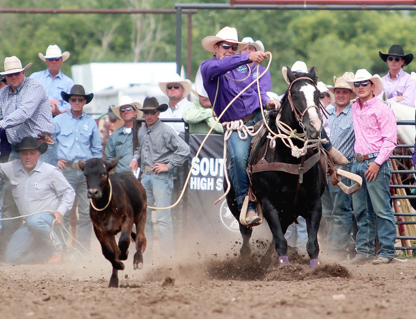 Smithwick's Gabe Glines, Woonsocket's Tierney Breen shine at Monday's National High School Finals Rodeo 