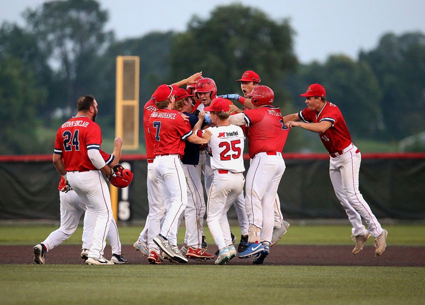 Alexandria rallies past rival Parkston Mudcats on a Bradley Dean walk-off hit 