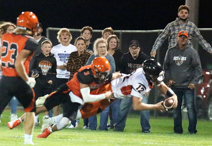 Aug. 26 Football Roundup - Howard outlasts Canistota in Cornbelt Conference thriller