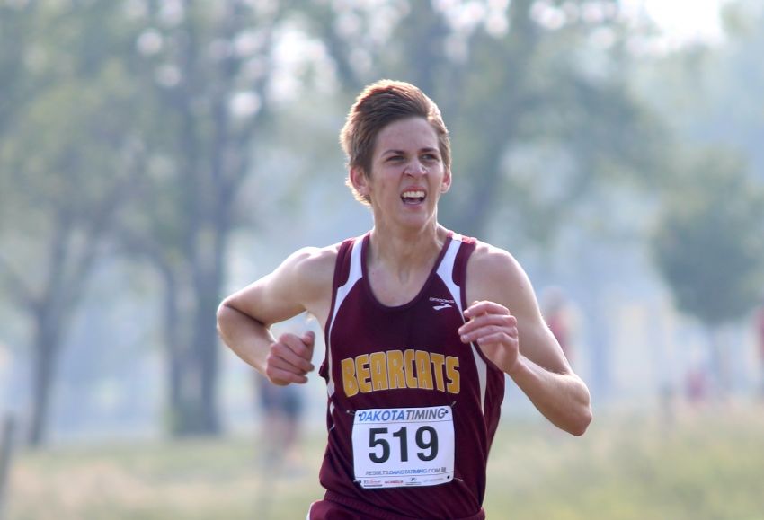 Tavin Schroeder and Asia VanDerWerff claim Region 3B cross-country titles