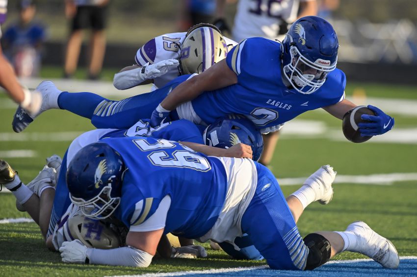 Aug. 29 Football Roundup - Wall erupts for 73 points, rolls past Harding County/Bison 