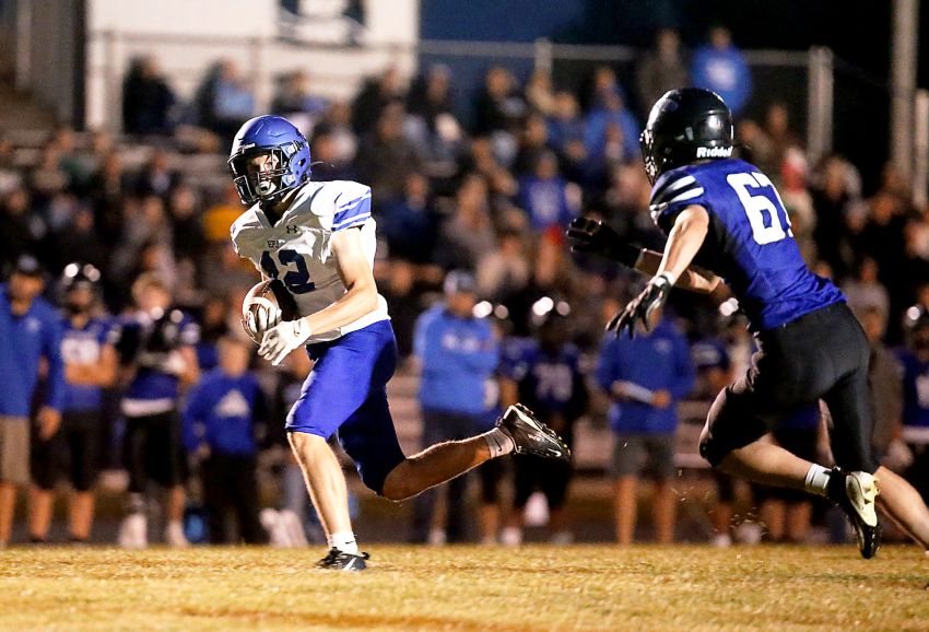 Sept. 5 Football Roundup - Top-ranked Elk Point-Jefferson moves past Mount Vernon-Plankinton
