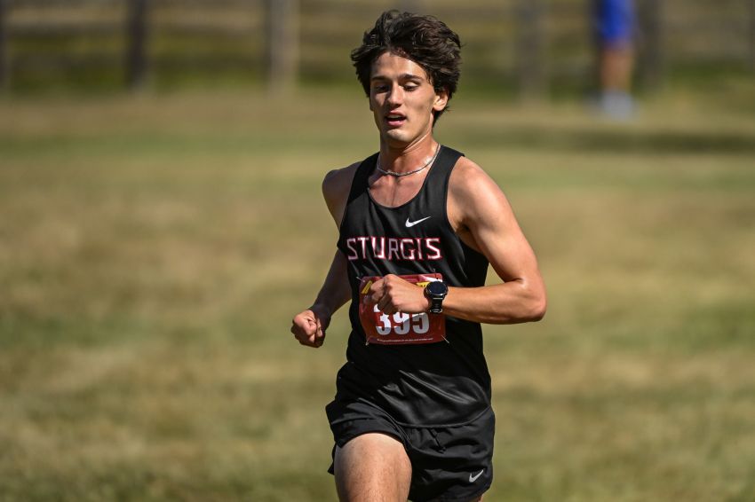 Spearfish’s Peyton VanDeest, Sturgis Brown’s Taylor Colunga take individual titles at Northern Hills Invitational