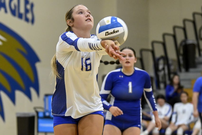 Sept. 16 Volleyball Roundup - Wall sweeps Dupree in straight sets 