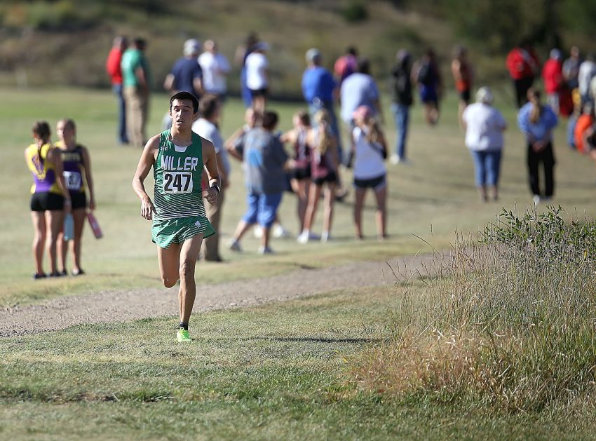 Miller's Pierce Baumberger, Northwestern's Ella Boekelheide claim individual titles at Faulkton cross-country meet 