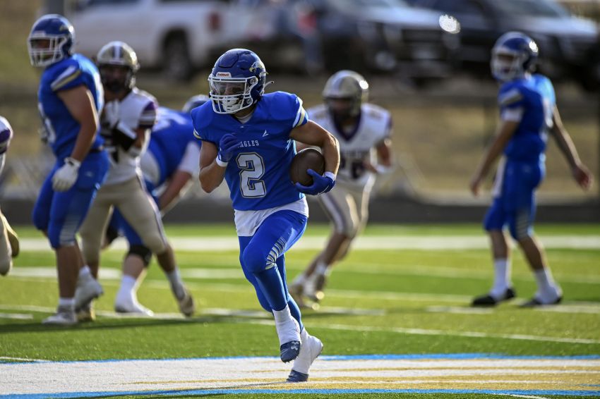 With a multitude of playmakers, Wall Eagles attacking defenses how they want 