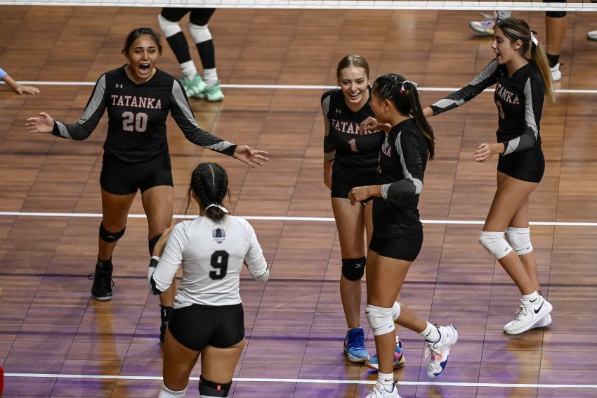 Sept. 30 Volleyball Roundup - White River, Lakota Tech face off in Lakota Nation Invitational championship match 