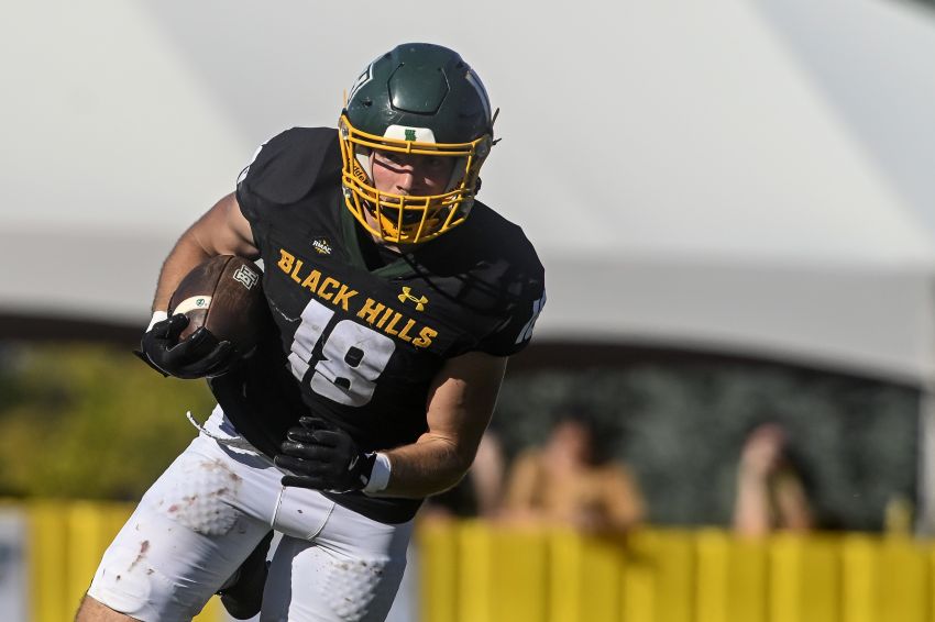 ‘Belle Fourche Bandit’ - BHSU’s Kelby Olson ‘stuck it out’ and is making the most in final season as Yellow Jacket wide receiver