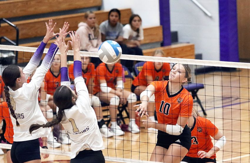 Oct. 5 Volleyball Roundup - Mobridge-Pollock sweeps Winner in straight sets 