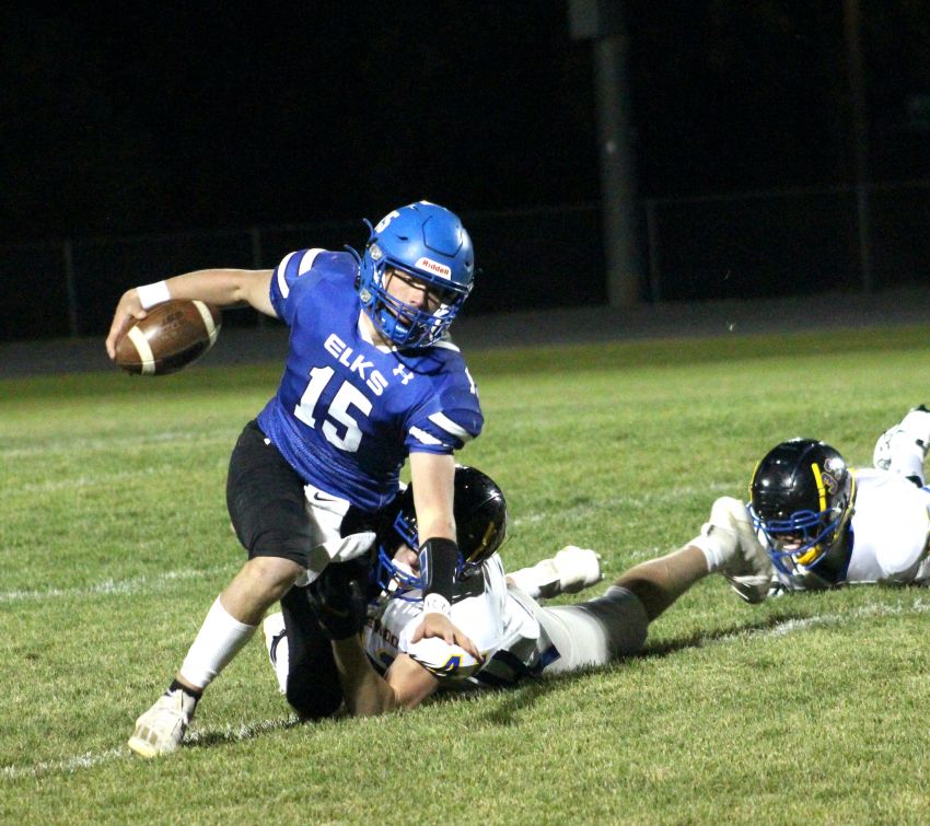 Oct. 14 Football Roundup - Hail Mary pass lifts Elkton-Lake Benton past Castlewood 