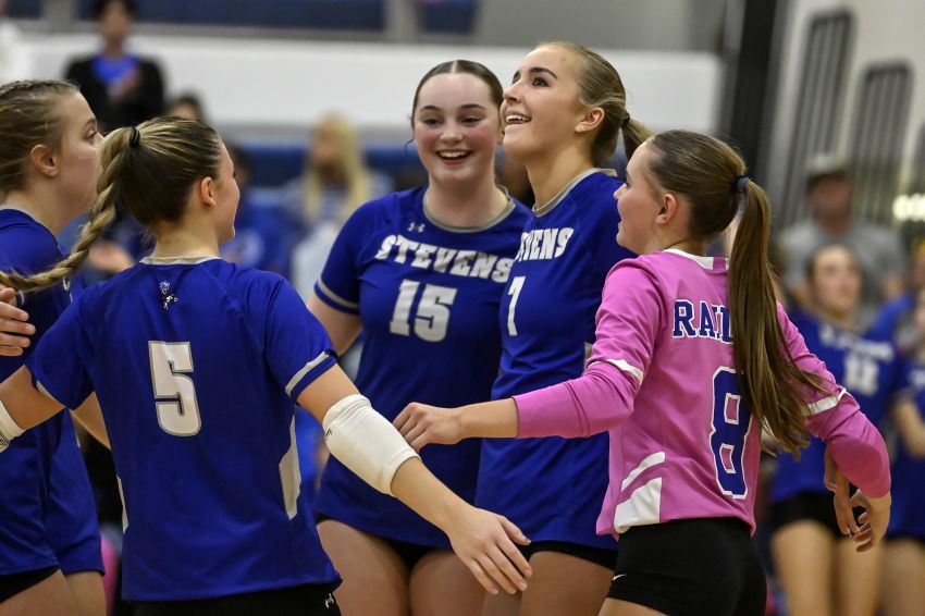 Oct. 14 Volleyball Roundup - Rapid City Stevens sweeps Douglas in straight sets 