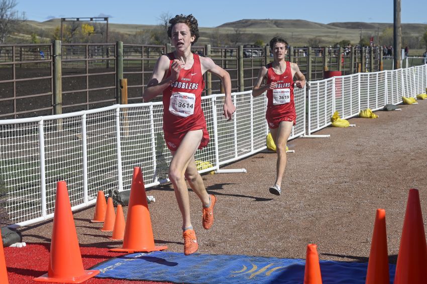 Rapid City Central’s Eric Errea, Spearfish’s Peyton VanDeest win titles at Best of the West cross-country meet