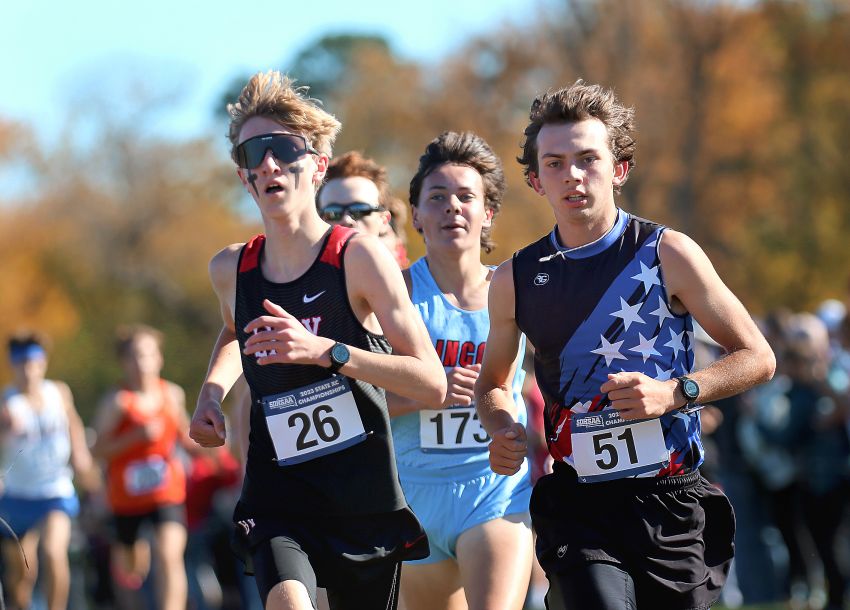 Brandon Valley's Mikah Peters, Harrisburg's Brianna Reilly win ESD Conference cross-country titles