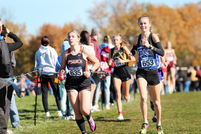 Ipswich's Madisyn Gellhaus, Miller's Pierce Baumberger run to titles at Miller Invitational