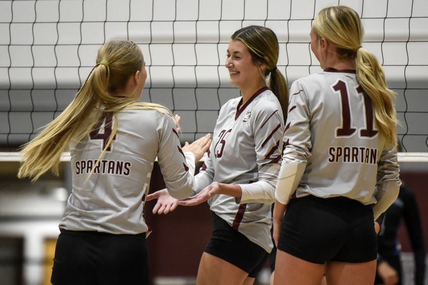 Riding 18-match win streak, Spearfish volleyball ready to see how they matches up in Class AA