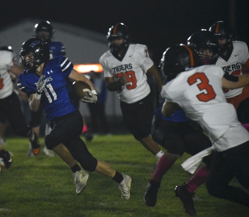 Kyle Sandland’s two second-half touchdown runs lift Mount Vernon/Plankinton past Mobridge-Pollock in Class 11B playoffs 