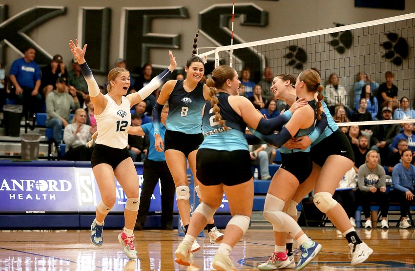 Nov. 4 Volleyball Roundup - No. 7 seed Sioux Falls Lutheran knocks off No. 2 seed Bridgewater-Emery in Region 3B action 