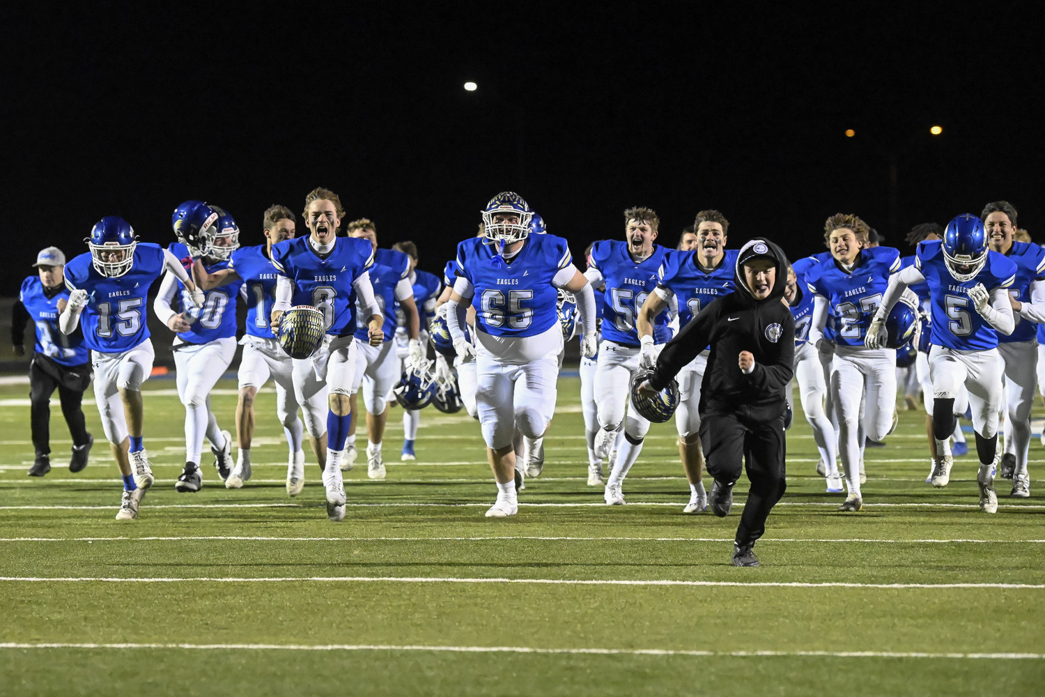 PHOTO GALLERY: Philip at Wall - 9A semifinals