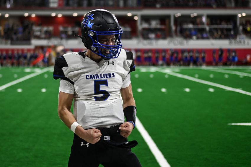 St. Thomas More holds off Elk Point-Jefferson, wins first-ever football championship