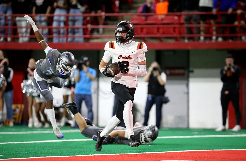 Lennox’s Drake Mikkelsen announces football commitment to the University of Minnesota