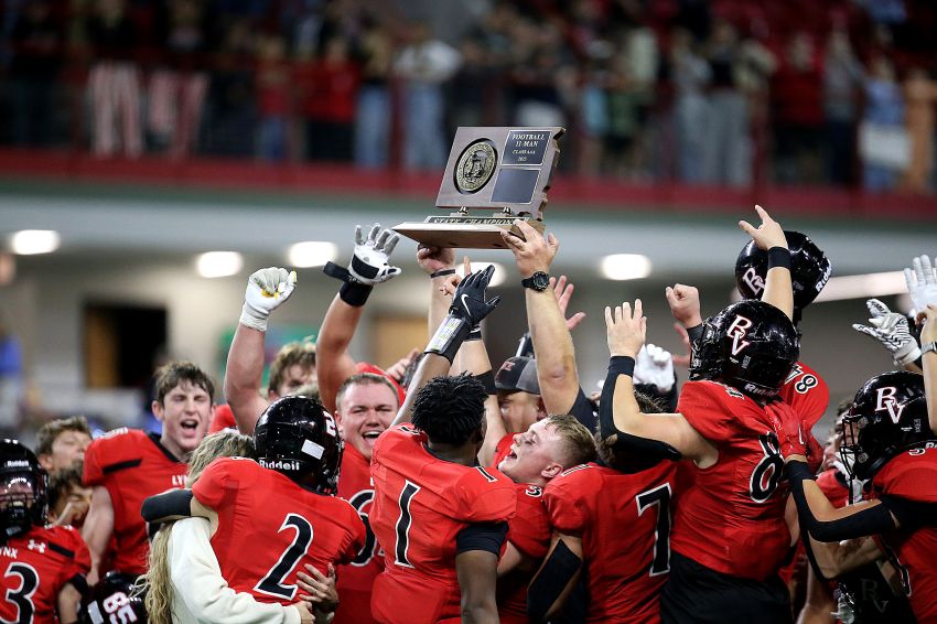 Brandon Valley Lynx topples Sioux Falls Lincoln, captures third Class 11AAA state championship