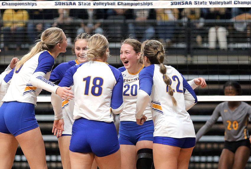 Class B Volleyball Roundup - Castlewood upsets Colman-Egan, advances to semifinals 