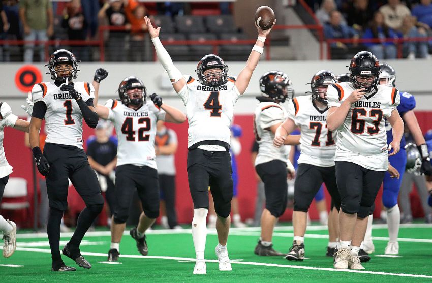 It feels like family - Quarterback Boston Katzer, coach Shawn Flanagan guide Lennox Orioles to first state title in 42 years