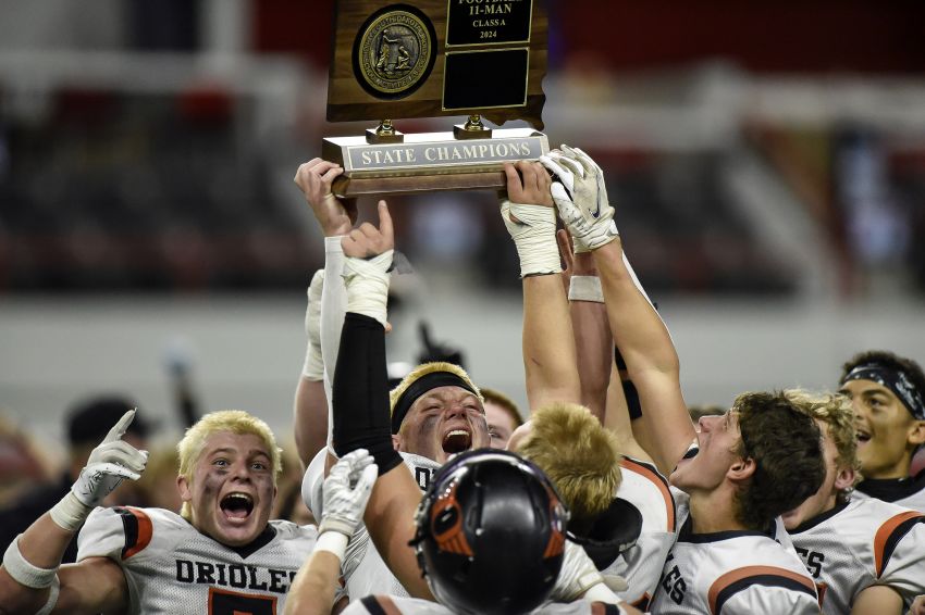 Lennox stuns Sioux Falls Christian, wins first Class 11A state championship since 1982 