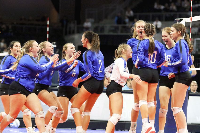 No. 8 Huskies upset No. 1 Red Raiders in 4 sets 