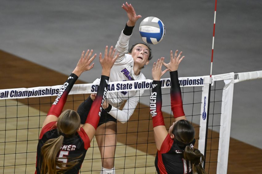 Dakota Valley’s Claire Munch named Dak-XII Conference volleyball MVP