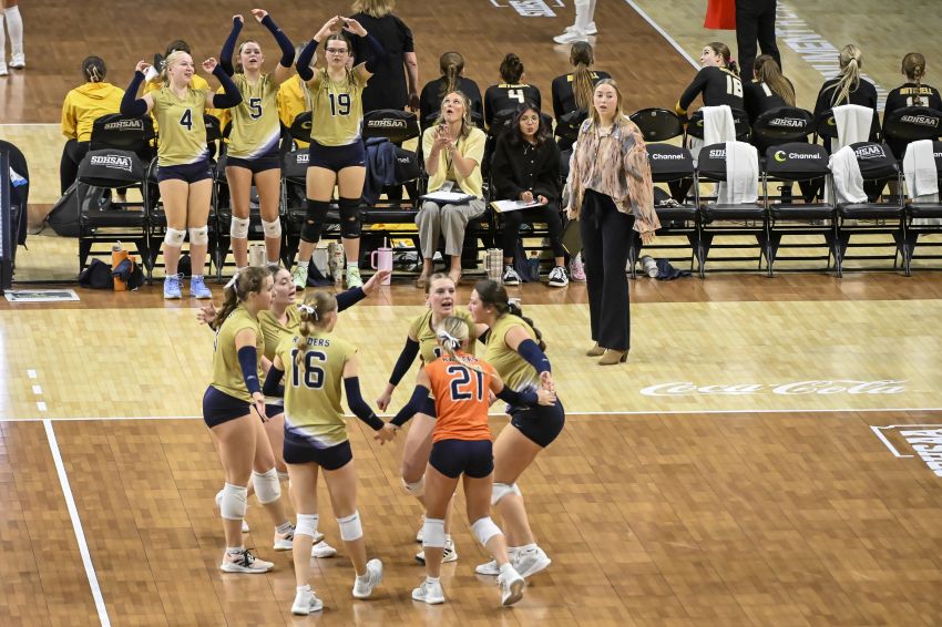 With only nine varsity players, Gayville-Volin Raiders ‘love using the underdog mentality’ 