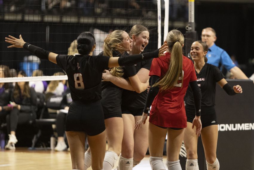 Class AA Volleyball Roundup - Brandon Valley sweeps Watertown, captures third place finish