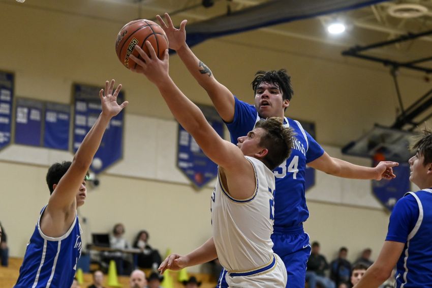 Dec. 12 Basketball Roundup - Wall boys roll past Hot Springs behind balanced-scoring attack 