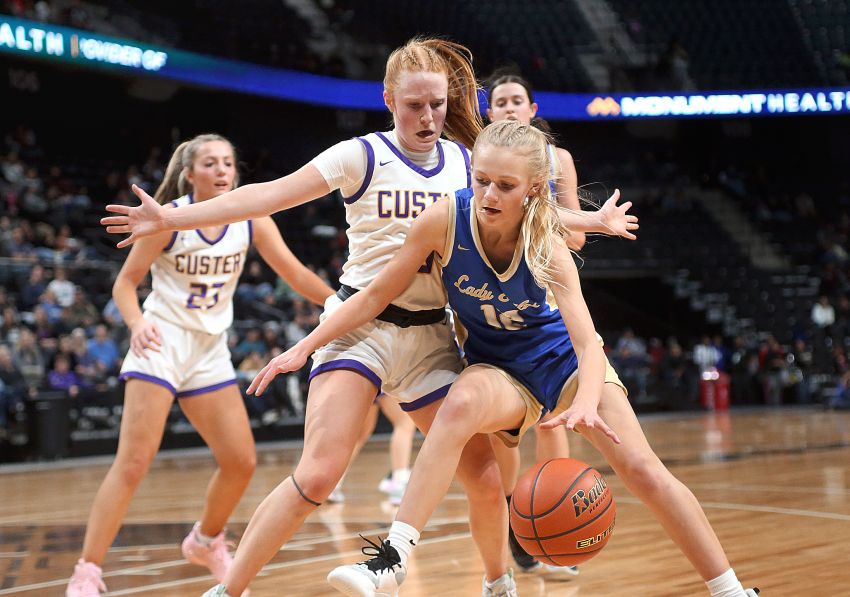 Third-quarter surge pushes Wall girls past Custer, into LNI semifinals 