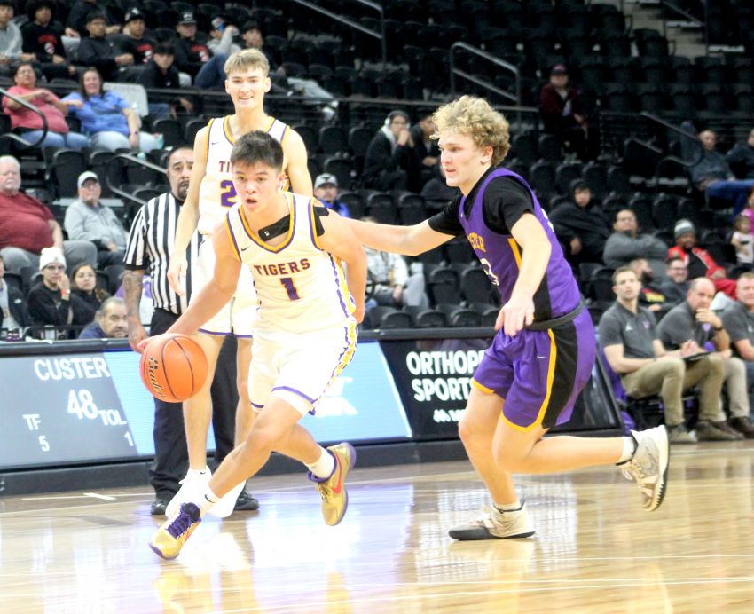 White River boys edge Custer, face Rapid City Christian in LNI semifinals 