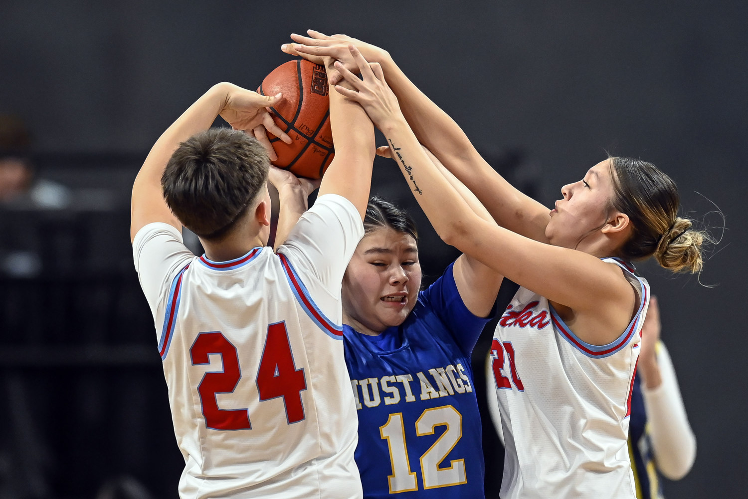 PHOTO GALLERY: LNI: Day one - Cheyenne-Eagle Butte vs Little Wound girls