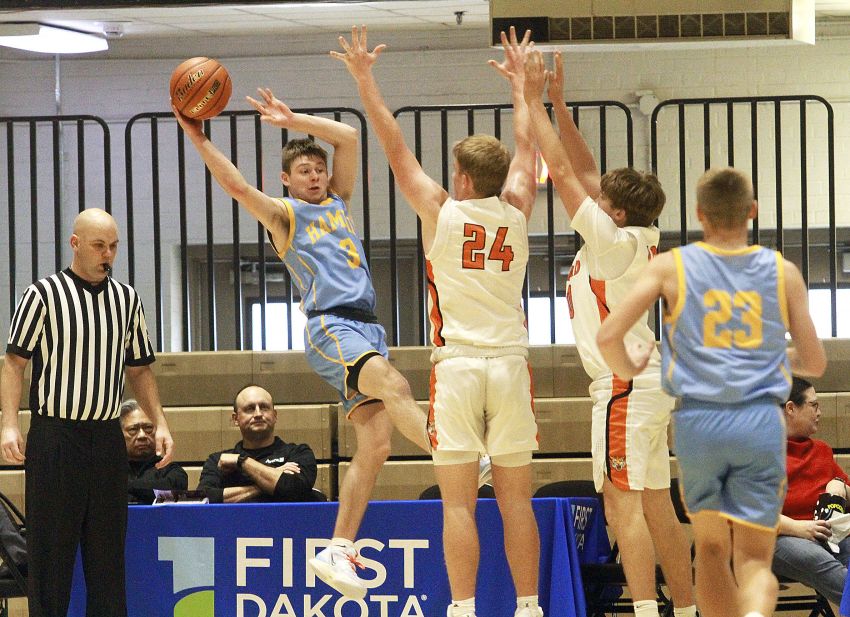 Hamlin's Todd and Easton Neuendorf form strong basketball bond 