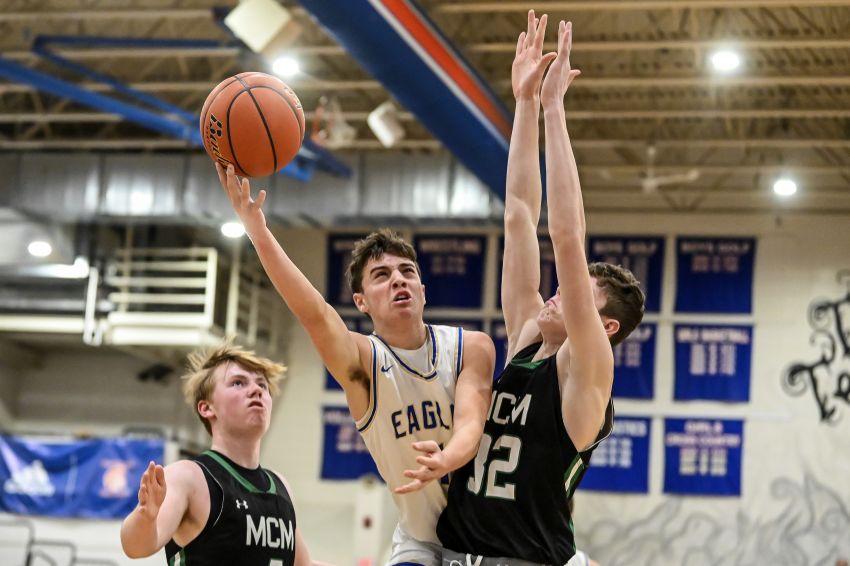 Dec. 31 Boys Basketball Roundup - Wall picks up 20-point victory at Parkston Classic 