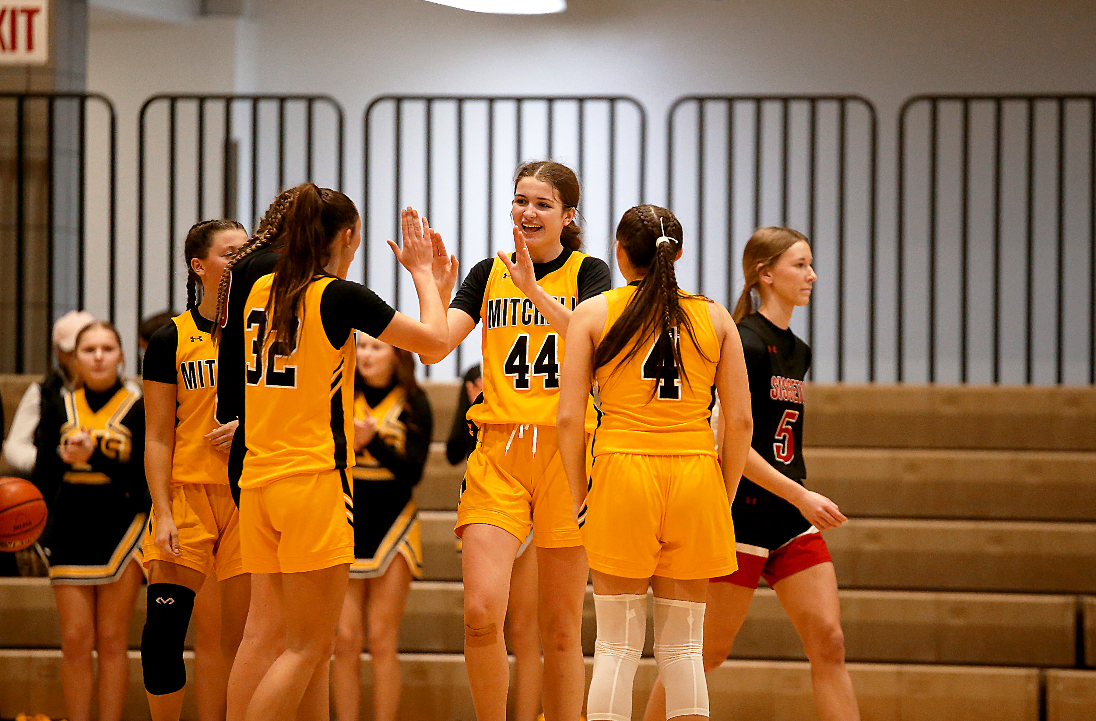 PHOTO GALLERY: Hoop City Classic - Sisseton vs Mitchell 