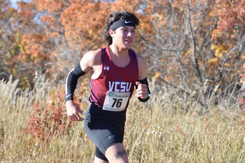 Chamberlain's Dom Santiago pushes through injuries to qualify for NAIA cross-country meet