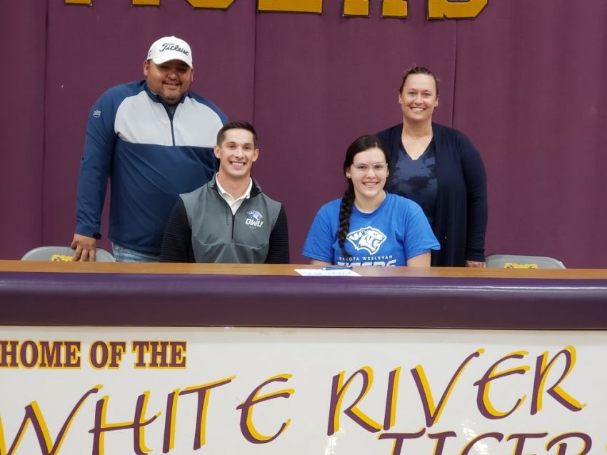 White River's Kelsey Morrison signs to play golf at Dakota Wesleyan