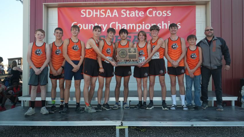 Philip's Ralph Kroetch, Sioux Falls Christian's Luke VanderLeest are USTFCCCA cross-country coaches of the year 