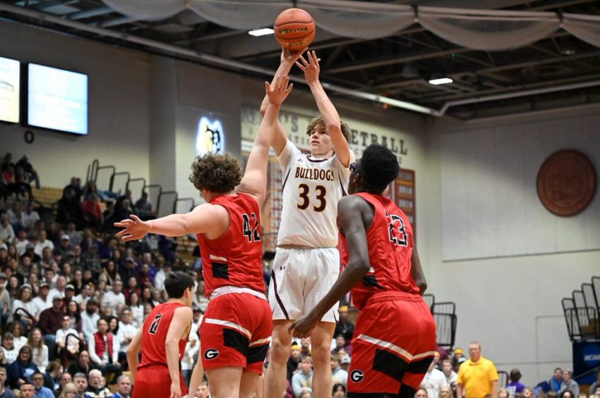 George Jensen's 3-pointer lifts De Smet past Gregory in Class B opener 