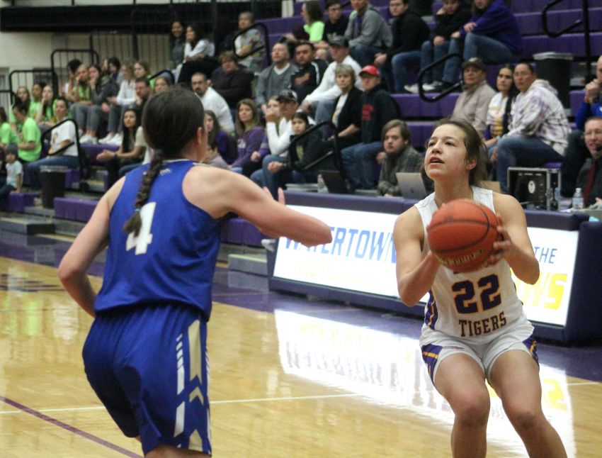 Estes caps career with a win and more than 2,200 points