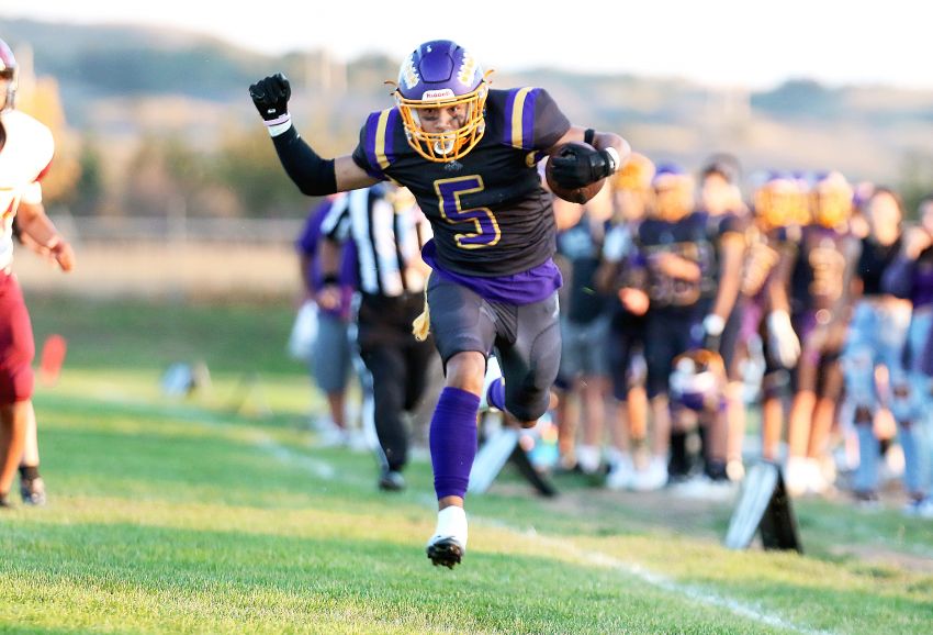 Two-headed rushing attack of Isaiah Felicia and Nate Middletent paving way for Lower Brule Sioux 