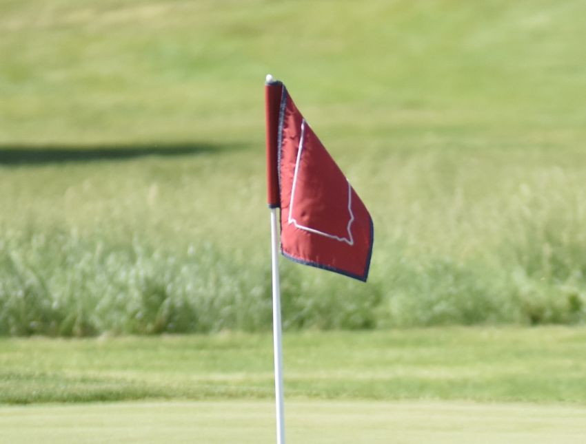 Spearfish girls win home golf invite on Tuesday 