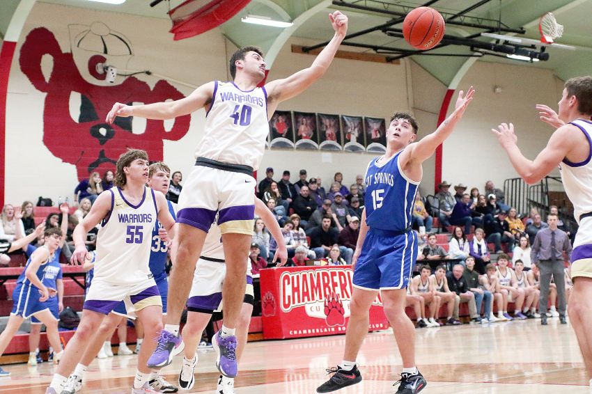 Hill's blast sends Bankers to round 2; Mad Frogs win