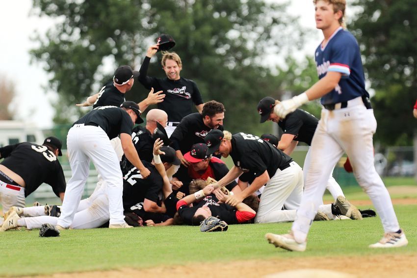 Leaders unchanged in state amateur baseball poll