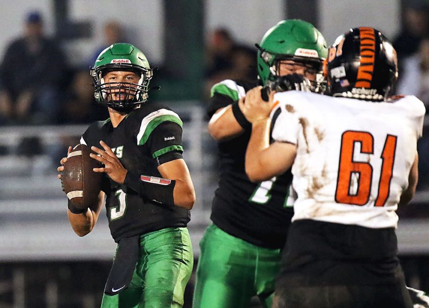 Pierre's Lincoln Kienholz breaks South Dakota 11-man passing record