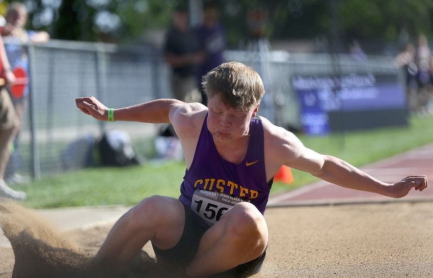 Custer boys, Sioux Falls Christian girls lead Class A team competition after Friday's state track competition